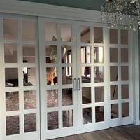 Parete divisoria con porte scorrevoli