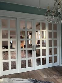 Parete divisoria con porte scorrevoli