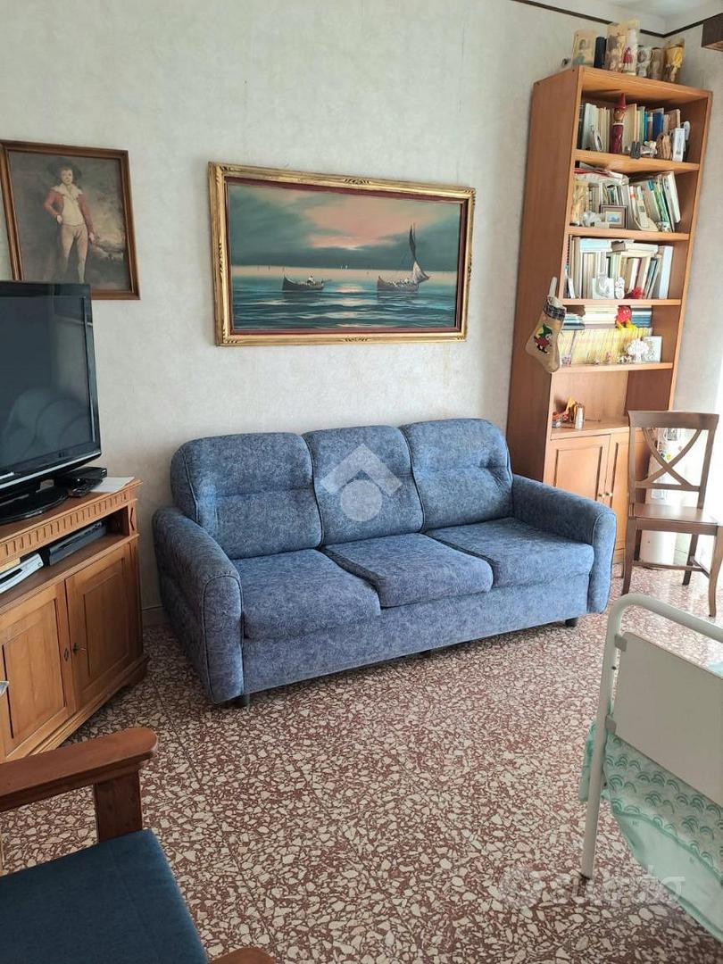 4 LOCALI A CATANZARO