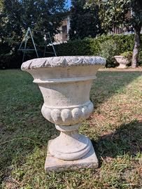 vaso da giardino in cemento bianco 