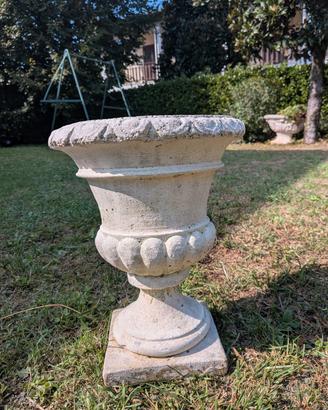 vaso da giardino in cemento bianco 