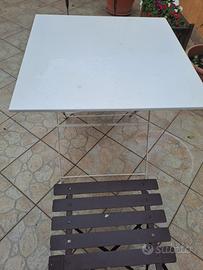 tavolino in ferro più due sedie