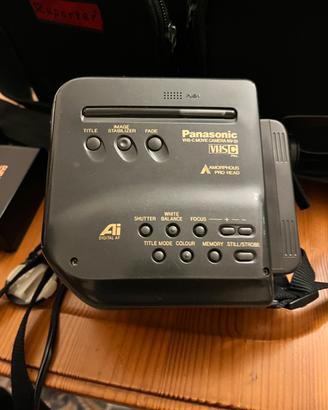 Videocamera Panasonic VHS-C con borsa