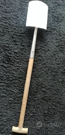 Pala con manico in legno
