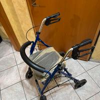 Deambulatore/Rollator pieghevole con seduta