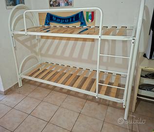 LETTO A CASTELLO BIANCO CON BARRA E SCALA 