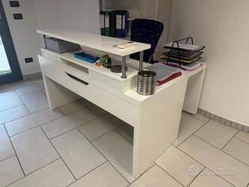 Scrivania ufficio + sedie + reception come nuove –