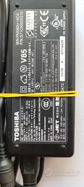 alimentatore Toshiba  caratteristiche in foto 