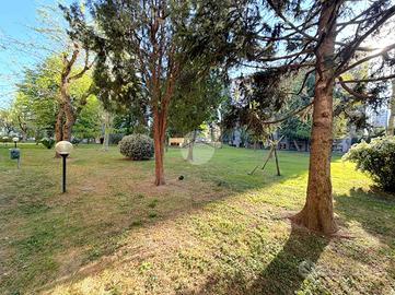 2 LOCALI A CORSICO