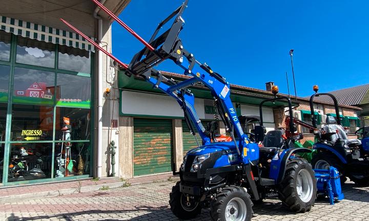 Trattore SOLIS S22 Caricatore Forca Rotoloni Fieno