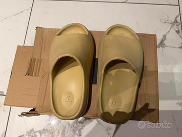 Yeezy slide x adidas