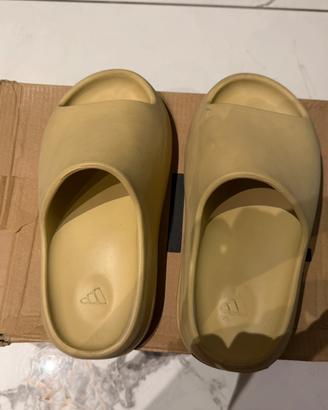Yeezy slide x adidas
