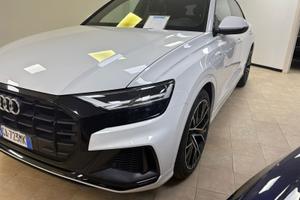 Audi Q8 50 3.0 TDI Hybrid MHEV Sport