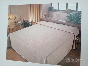 Copriletto mai usato color corda corredo matrim