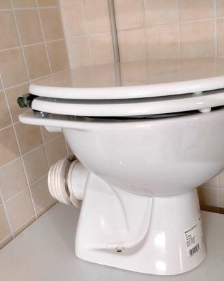 Sanitari bagno, WC completo di tazza e scarico 