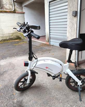 Bicicletta elettrica Dyu D3+ bianca con accessori!