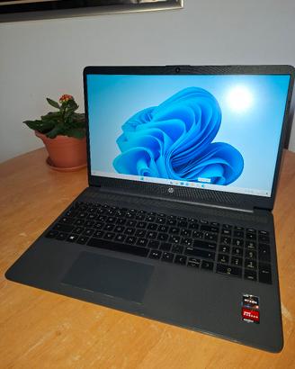 Laptop HP 15s Perfetto per studio e uso quotidiano