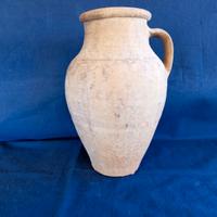 Vecchio vaso in terracotta, piccola anfora