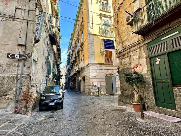 LABORATORIO A NAPOLI