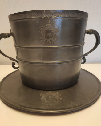 Vaso in peltro con piatto