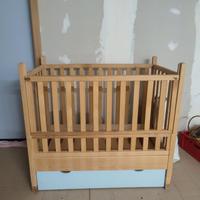 Lettino fatto a mano in legno