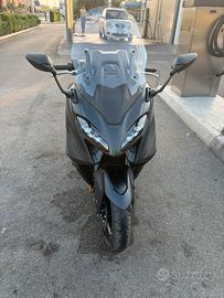TMAX 560