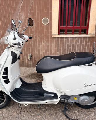 Vespa 300 Gts