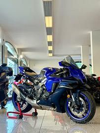 YAMAHA YZF R1 2024 AKRAPOVIC FINANZIABILE