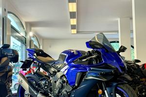 YAMAHA YZF R1 2024 AKRAPOVIC FINANZIABILE