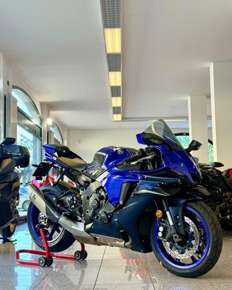 YAMAHA YZF R1 2024 AKRAPOVIC FINANZIABILE