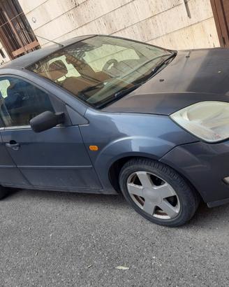 Ford fiesta anno 2004