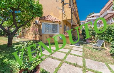 VILLA A SCHIERA A ROMA