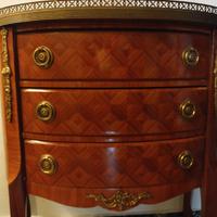 comodino in radica di noce 