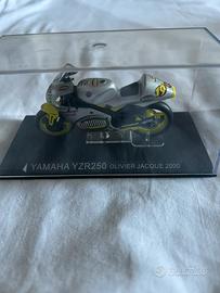 Modellino Moto GP YamahaYZR250 Olivier Jacque 2000
