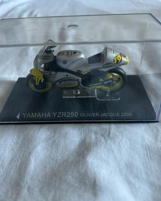 Modellino Moto GP YamahaYZR250 Olivier Jacque 2000