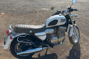 Triumph Thunderbird 900