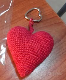 Cuore amigurumi portachiavi
