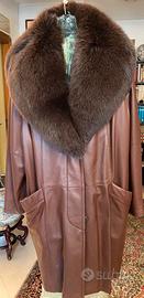 Cappotto in pelle con collo in pelliccia