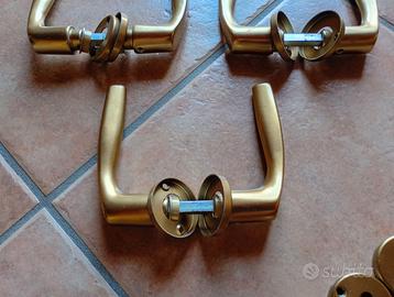 Maniglie bronzo e serrature per porte interne