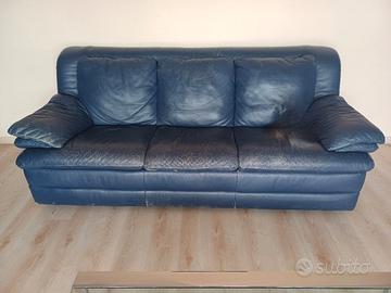 2 divani pelle col. blu