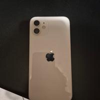 iphone 12 compreso di cover in foto