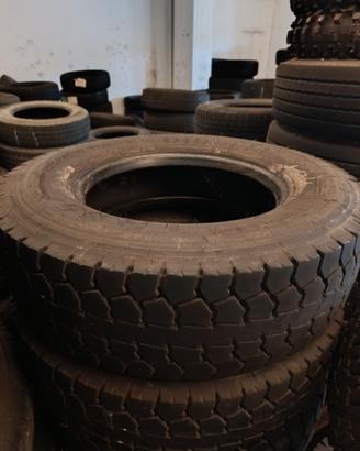 Gomme Camion 225/75 r17.5 Pirelli Tr85
