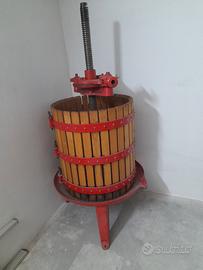 Torchio manuale per uva diametro 60cm.