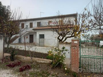 Casa con corte