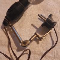 vecchia lampada per macchina da cucire 