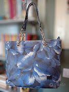 Borsa Guess grandi fiori blu