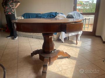 Tavolo rotondo in legno - prima metá del XIX secol