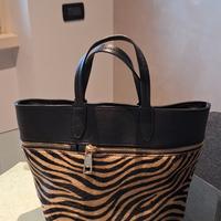 borsa in pelle nera e cavallino 