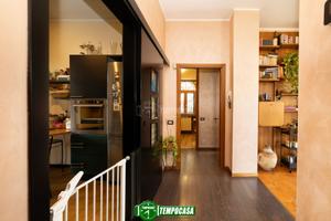 VILLA BIFAMILIARE CON BOX DOPPIO E AMPIO GIARDINO