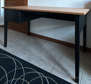 Scrivania IKEA Arkelstorp nera con cassetti